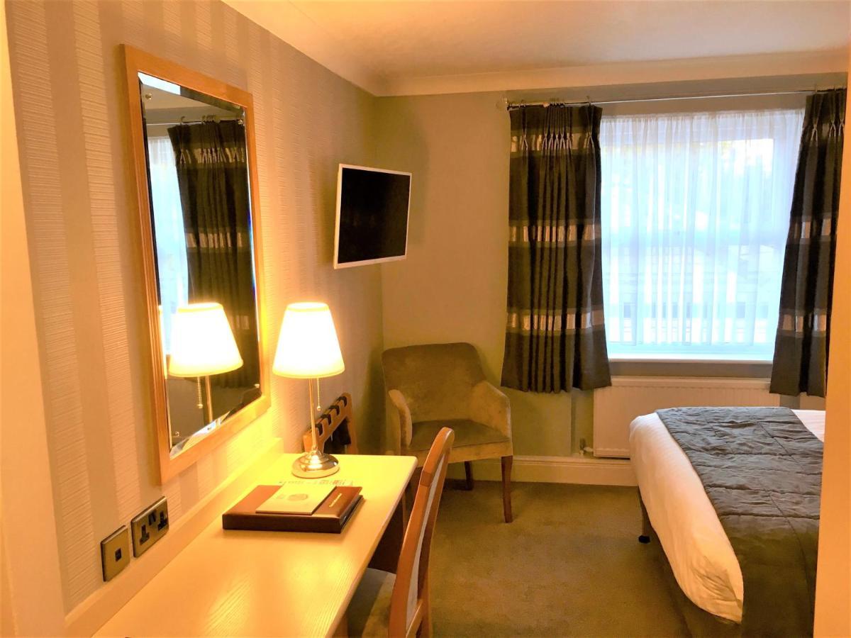 Astley Bank Hotel Дарвен Екстер'єр фото
