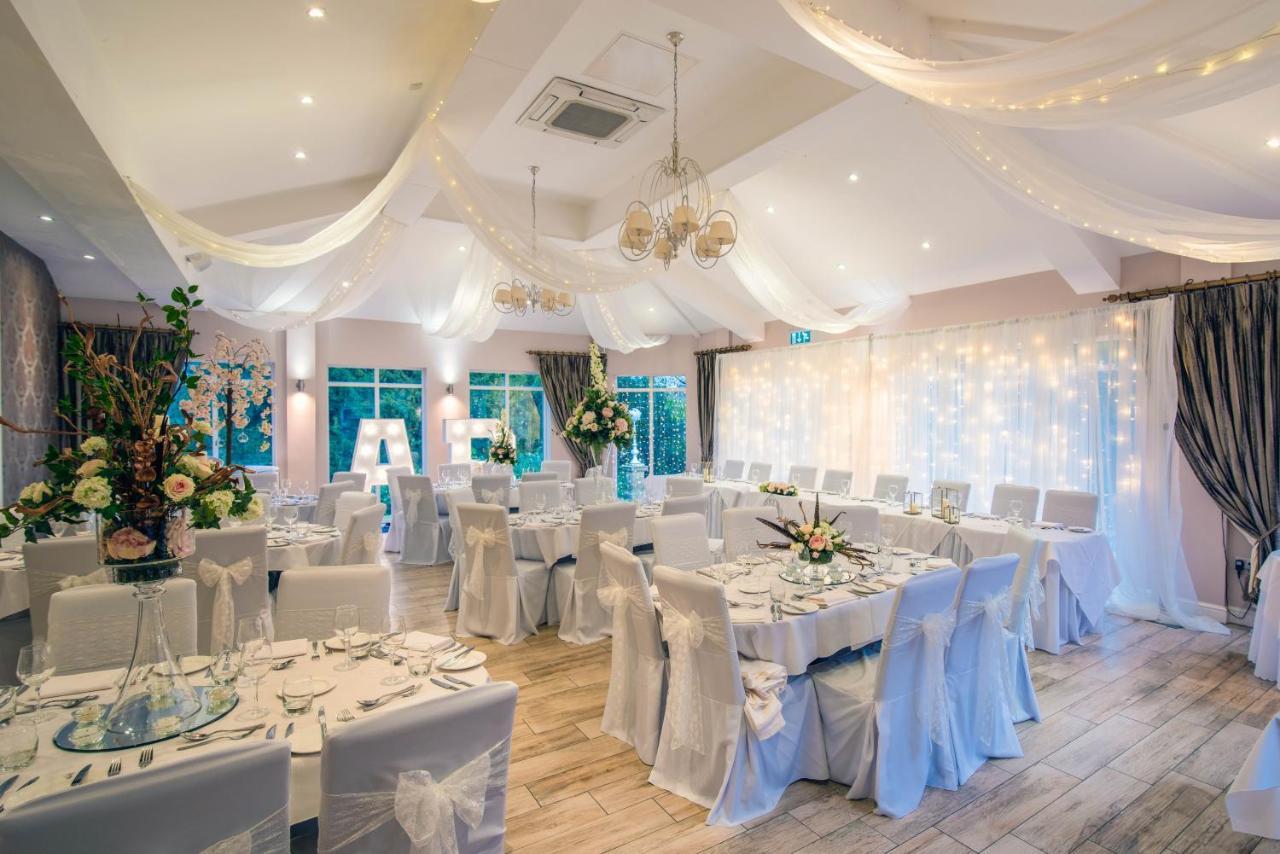 Astley Bank Hotel Дарвен Екстер'єр фото