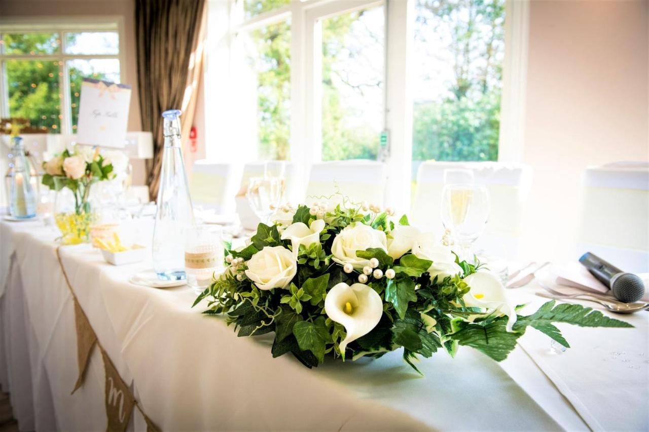 Astley Bank Hotel Дарвен Екстер'єр фото
