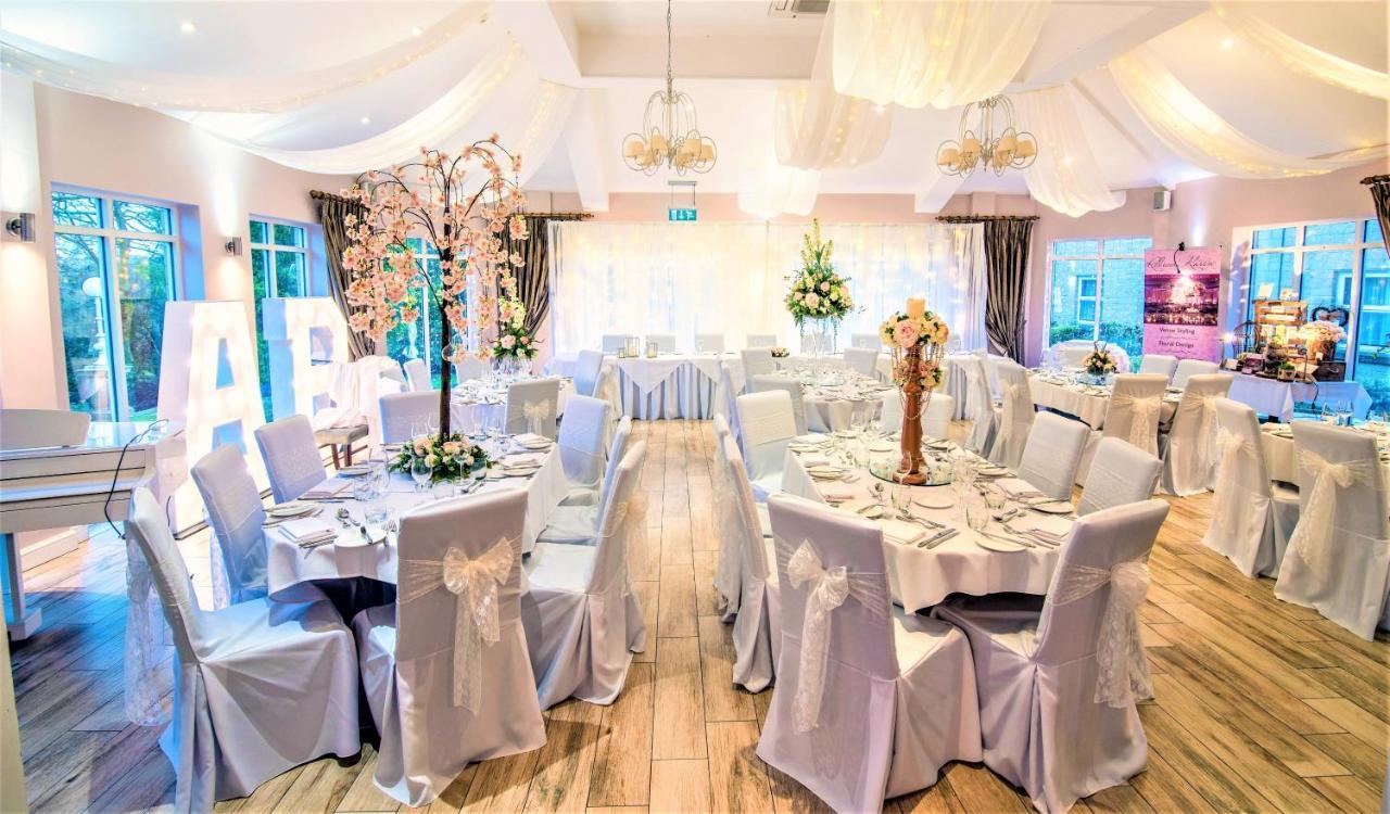 Astley Bank Hotel Дарвен Екстер'єр фото