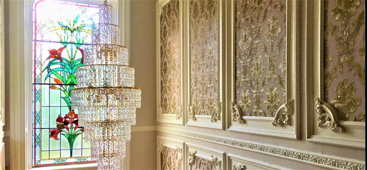 Astley Bank Hotel Дарвен Екстер'єр фото
