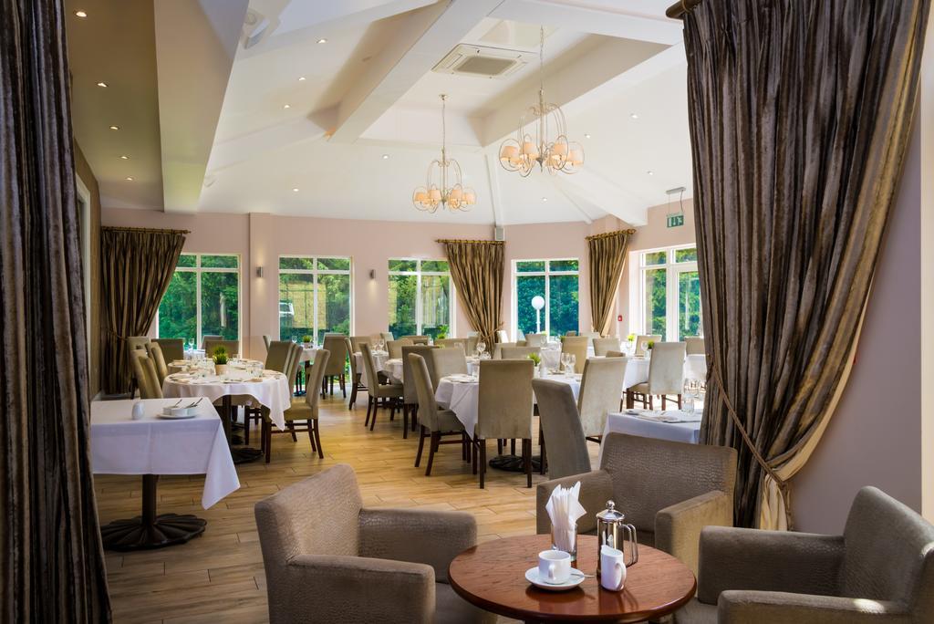 Astley Bank Hotel Дарвен Екстер'єр фото