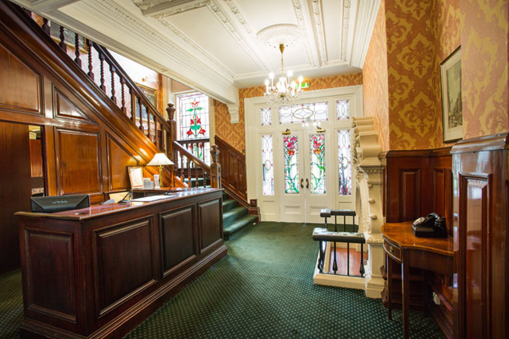 Astley Bank Hotel Дарвен Екстер'єр фото