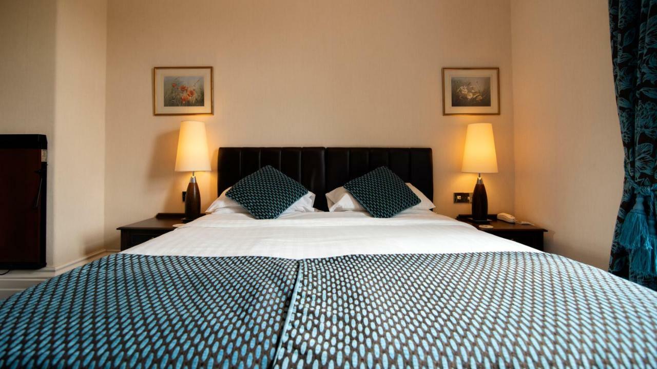 Astley Bank Hotel Дарвен Екстер'єр фото