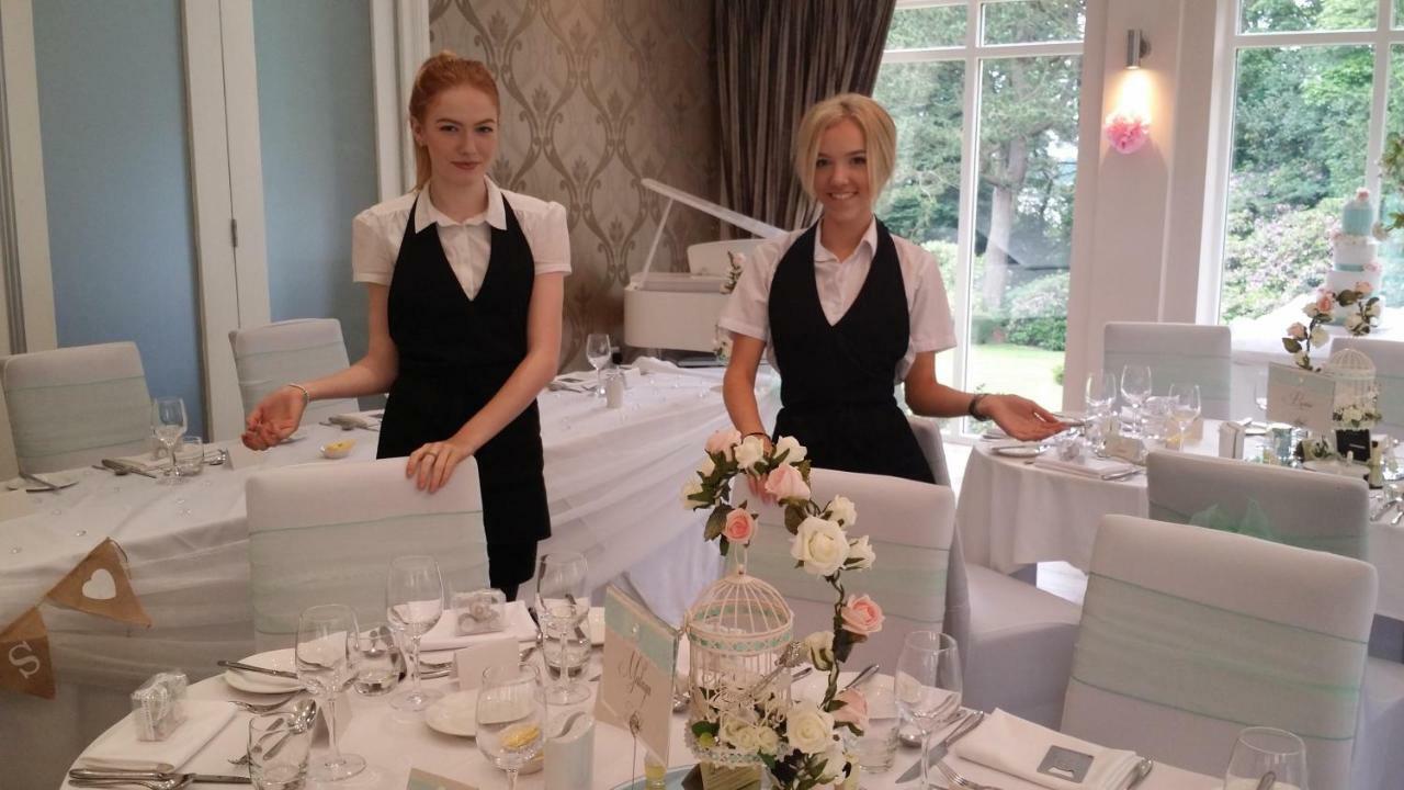 Astley Bank Hotel Дарвен Екстер'єр фото