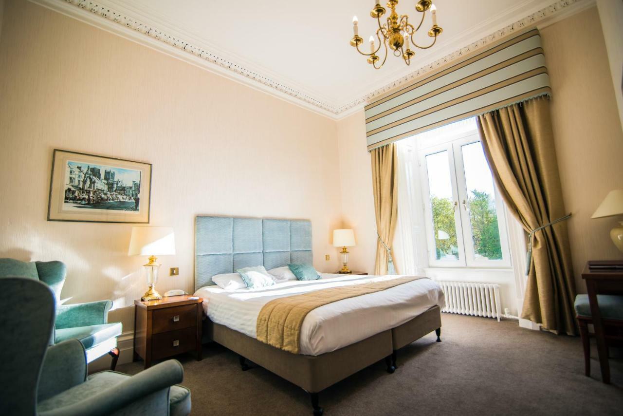Astley Bank Hotel Дарвен Екстер'єр фото