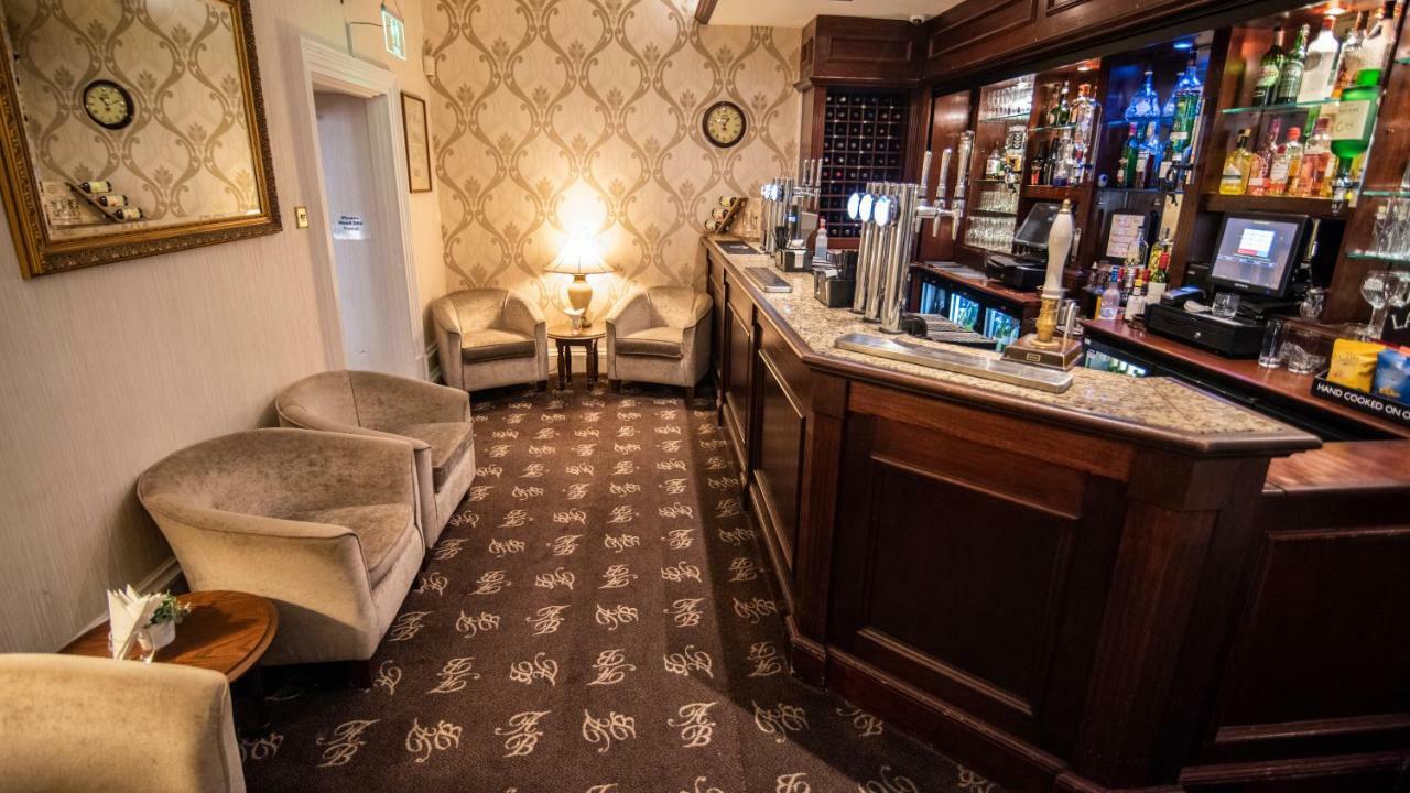 Astley Bank Hotel Дарвен Екстер'єр фото