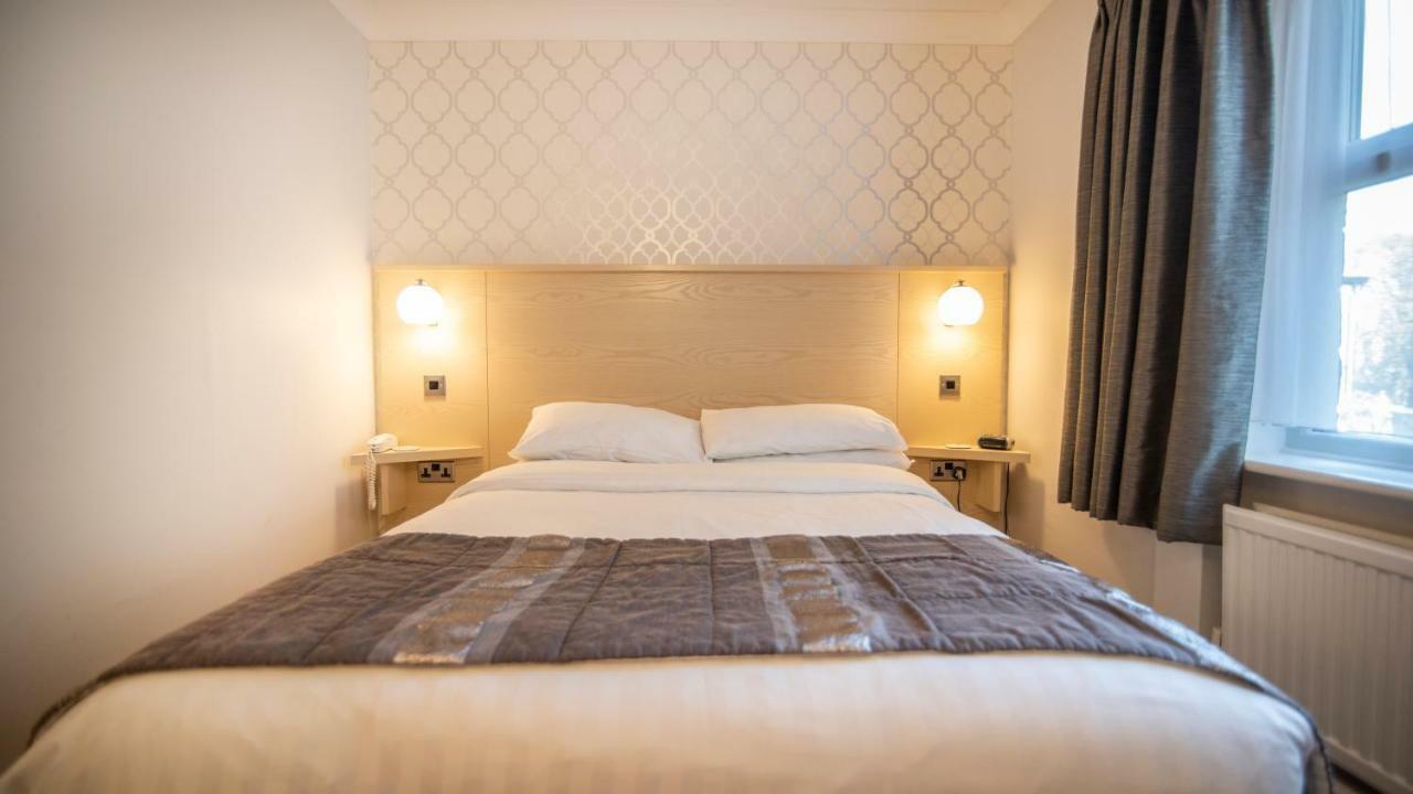 Astley Bank Hotel Дарвен Екстер'єр фото