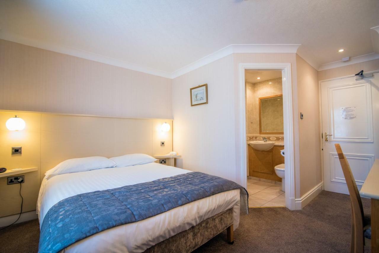 Astley Bank Hotel Дарвен Екстер'єр фото