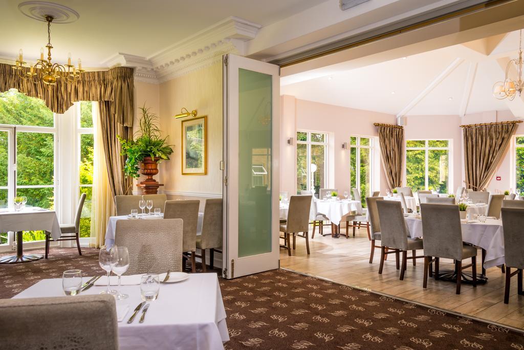 Astley Bank Hotel Дарвен Екстер'єр фото